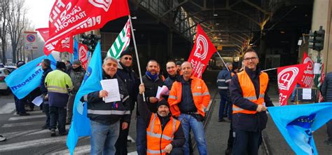 Sciopero e presidio al deposito Burberry a Piacenza, Cgil e Cisl 